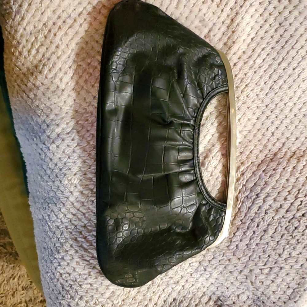 Express magnetic hand bag